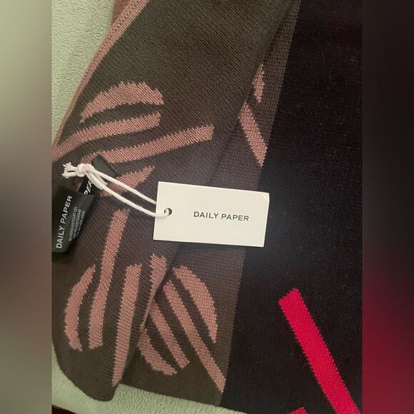 Daily Paper Throw Scarf - NWT New With Tags - One Size Fits All- Blue Red Purple - Picture 7 of 8